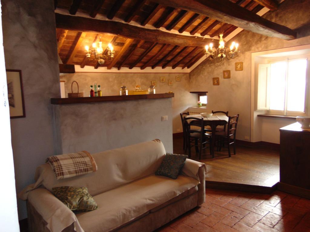 Domus Ghibellinae- Fonte Di San Benedetto Apartment Cortona Room photo